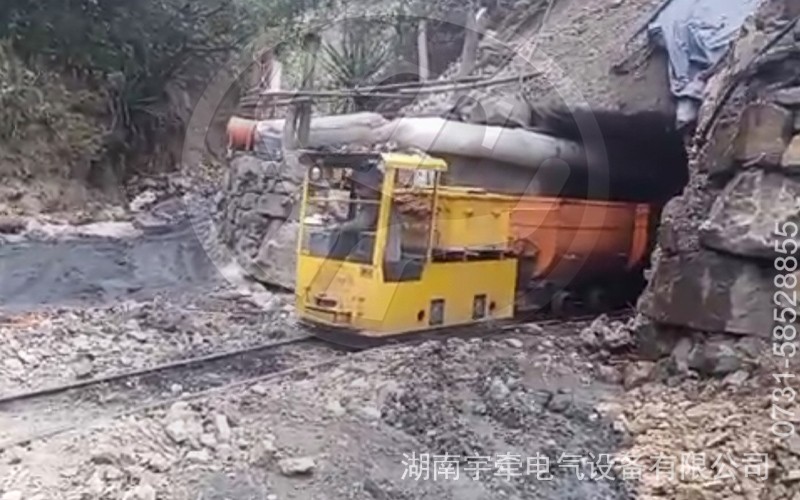 海外客户分享的2.5吨防爆蓄电池电机车工作视频